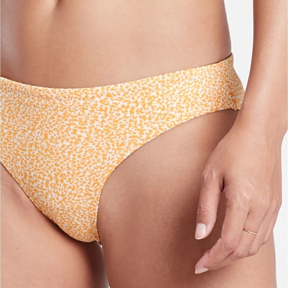 Athleta Clean medium textured bottom